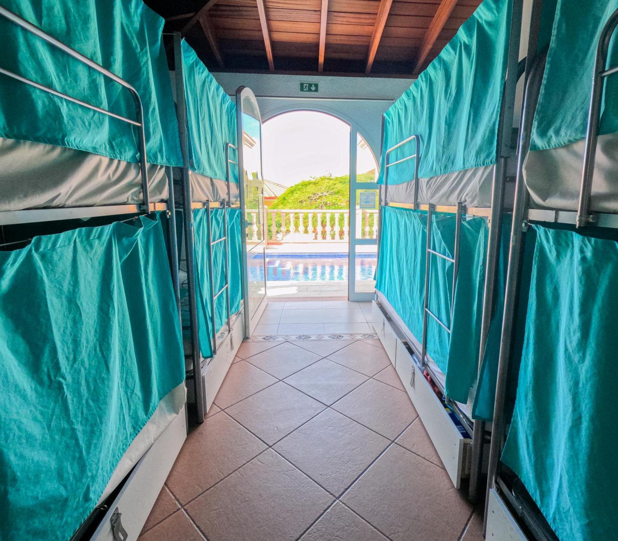 Duque Nest Hostel 阿德耶 外观 照片